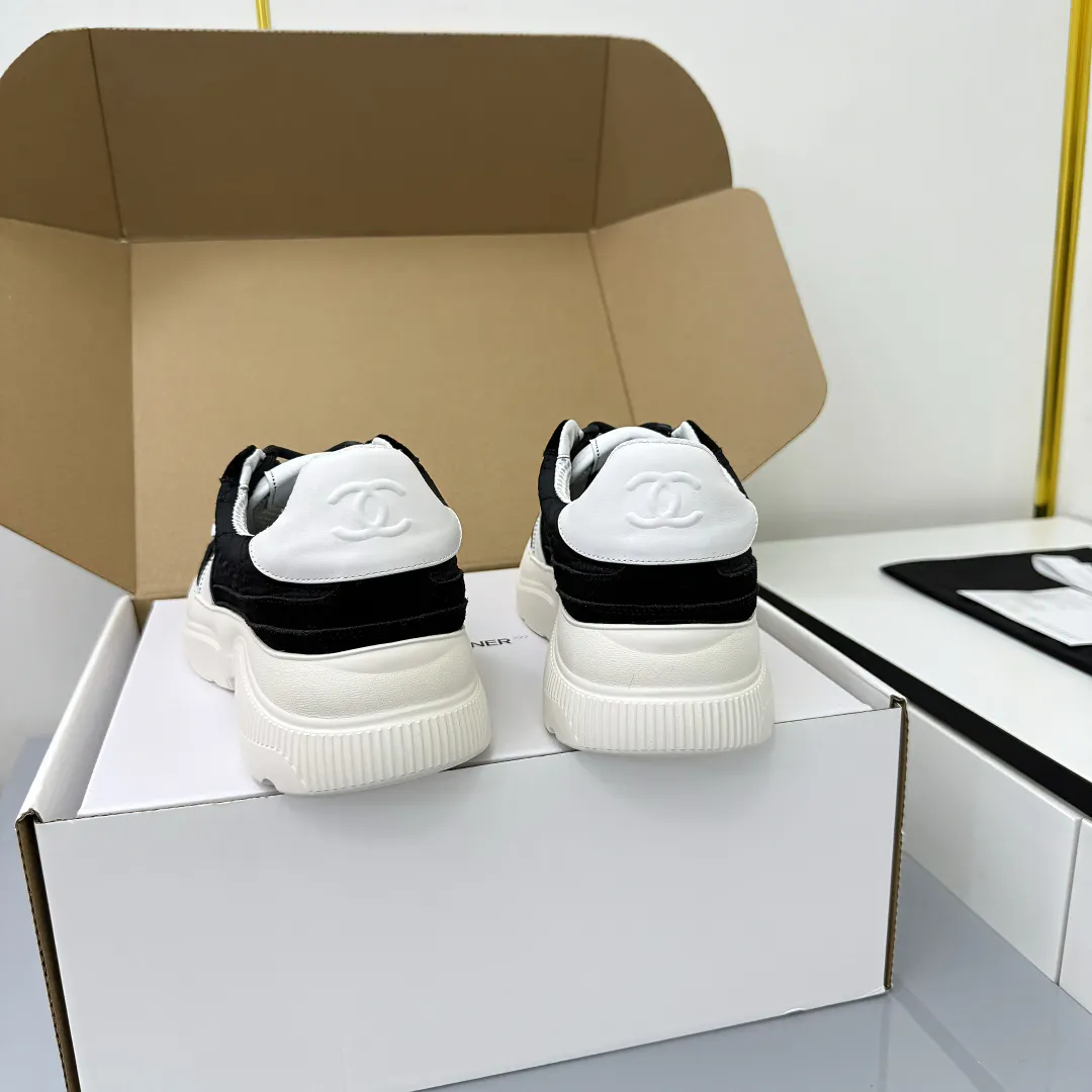 👟👟Ex-factory price 620👟👟 Chanel bread shoes ~ original calfskin panda shoes Chanel 25C latest hot style panda black and white sports shoes casual sneakers Xiaoxiang hot item classic black and white panda color coco girls must pay Fabric: original custom mixed sheepskin lining: original imported breathable mesh lining outsole: Original molded rubber + TPU combination Size: Women's 35-41
